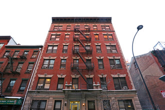 330-334 W 15th St in New York, NY - Building Photo - Building Photo