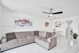 2999 Point E Dr in Aventura, FL - Building Photo - Building Photo