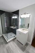 94 E Cottage St, Unit 2 in Boston, MA - Building Photo - Building Photo