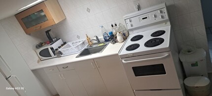 574 Coxwell Av in Toronto, ON - Building Photo - Building Photo