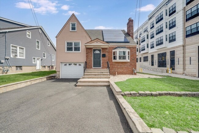 property at 981 Johnson Pl