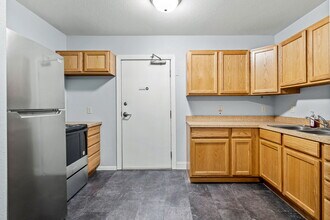 933 University Ave W in St. Paul, MN - Foto de edificio - Building Photo