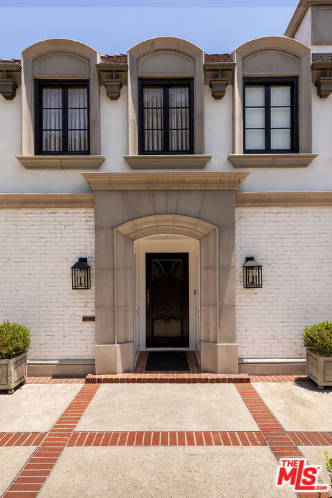908 N Rexford Dr in Beverly Hills, CA - Building Photo - Building Photo