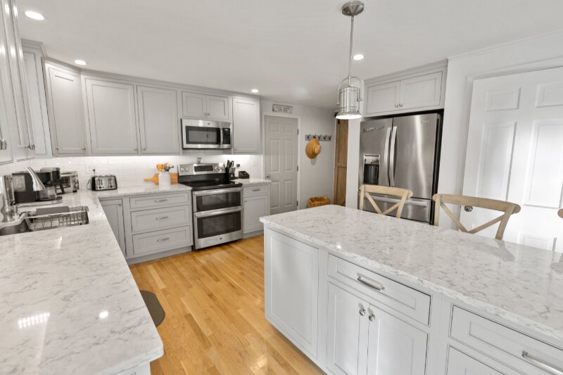 40 Shore Rd in York, ME - Building Photo