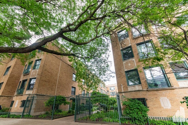 property at 7025.5 N Sheridan Rd