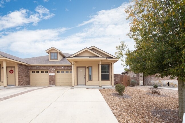 514 Creekside Cir in New Braunfels, TX - Building Photo - Building Photo