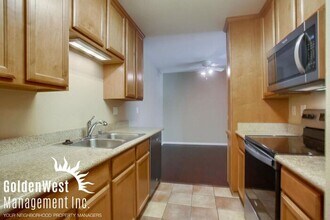 1740 S El Camino Real-Unit -UNIT 203 in Encinitas, CA - Building Photo - Building Photo