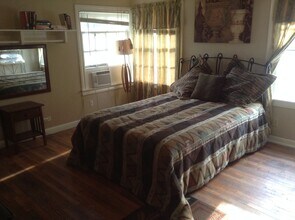 210 Claremont Ave in San Antonio, TX - Building Photo - Building Photo