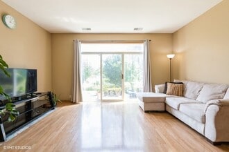 2429 Golf Ridge Cir in Naperville, IL - Building Photo - Building Photo