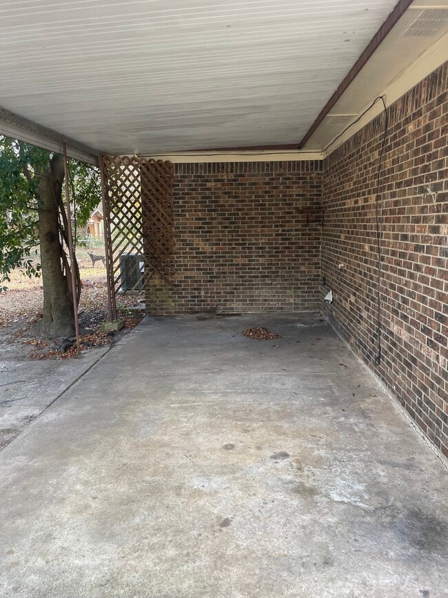 106 Henry St in Warner Robins, GA - Foto de edificio - Building Photo