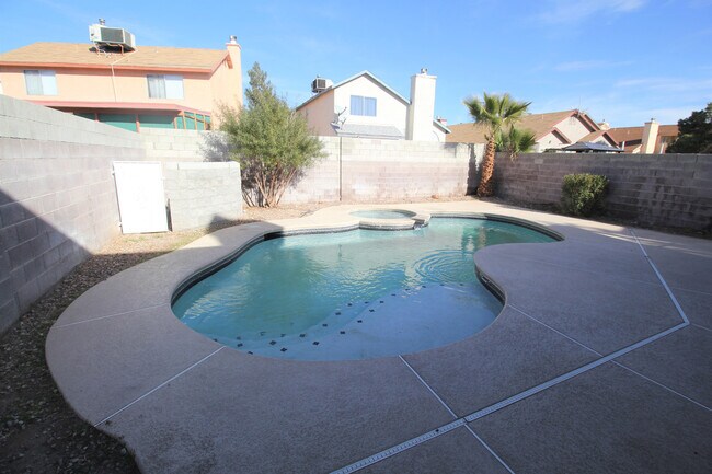 7108 Cornflower Dr in Las Vegas, NV - Building Photo - Building Photo