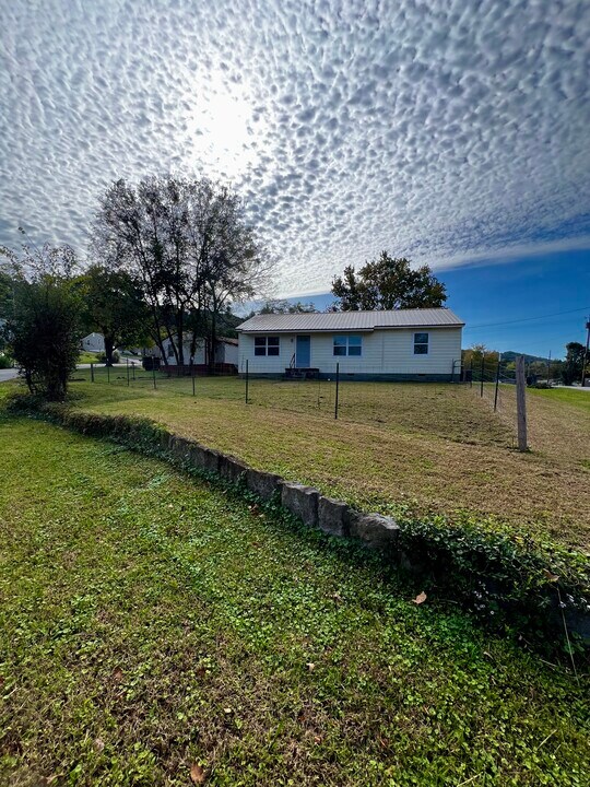 712 Richmond Ave in Rossville, GA - Building Photo