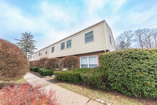 property at 820 N Milwaukee Ave