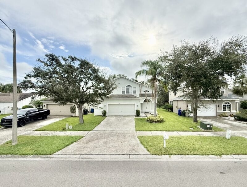 1647 Gray Bark Dr in Oldsmar, FL - Building Photo