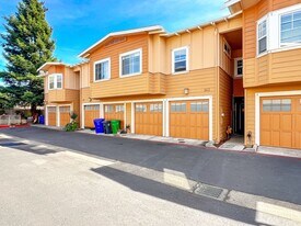 162 Valley Oak Dr in Napa, CA - Building Photo