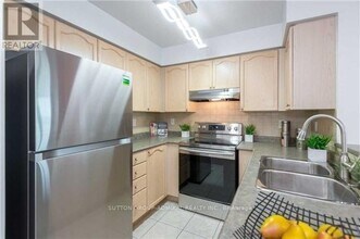 39 Oneida Crescent in Richmond Hill, ON - Building Photo - Building Photo