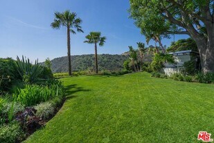 2439 Carman Crest Dr in Los Angeles, CA - Building Photo