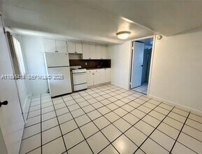 8320 SW 65th Ave in Miami, FL - Building Photo - Building Photo
