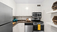 1355 N Astor St, Unit 2202 in Chicago, IL - Building Photo - Building Photo