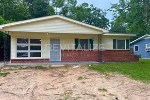 1104 Rhett Dr in Mobile, AL - Building Photo