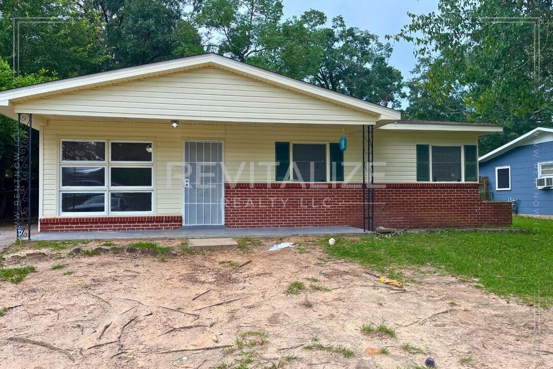 1104 Rhett Dr in Mobile, AL - Building Photo