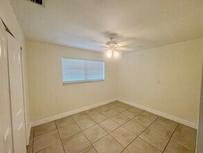2633-2635 NW 9th Ave in Wilton Manors, FL - Building Photo - Building Photo