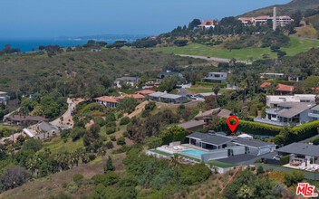 23903 Malibu Knolls Rd in Malibu, CA - Building Photo - Building Photo