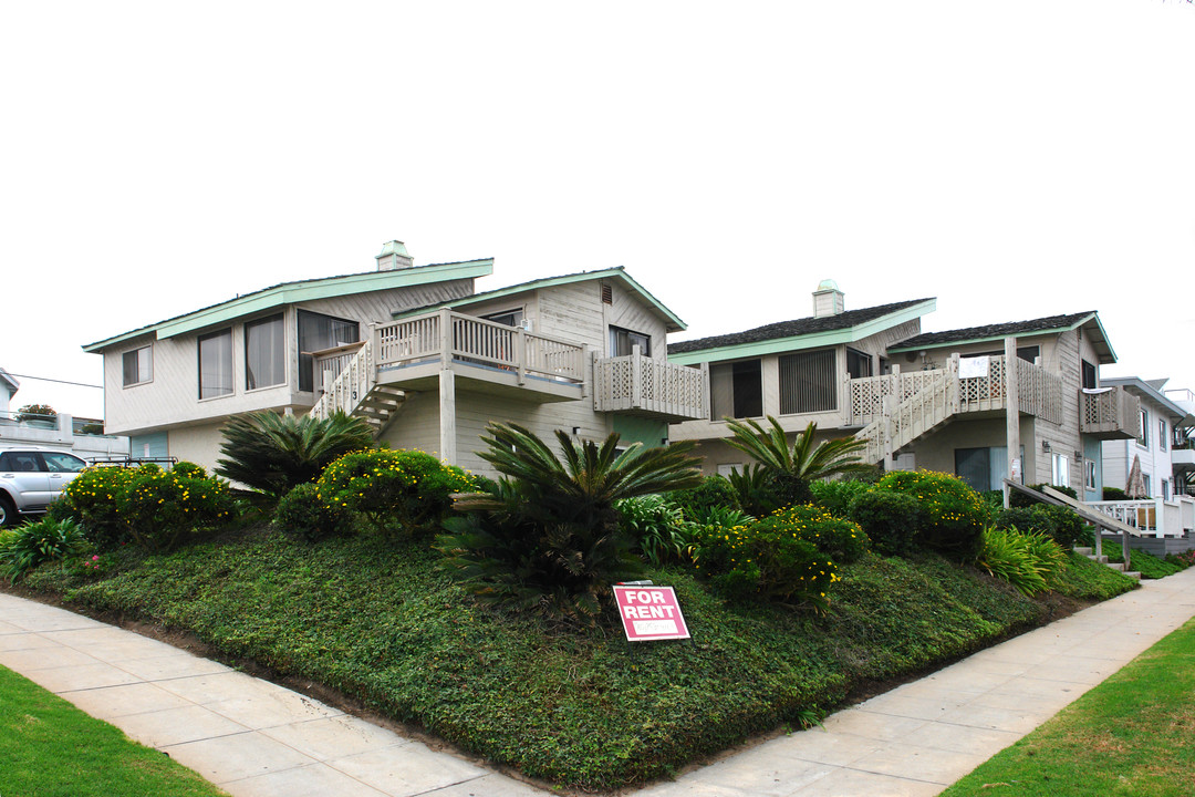 409 4th St in Encinitas, CA - Building Photo