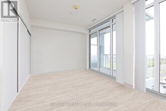 27-15127 Bathurst St in Toronto, ON - Building Photo - Building Photo