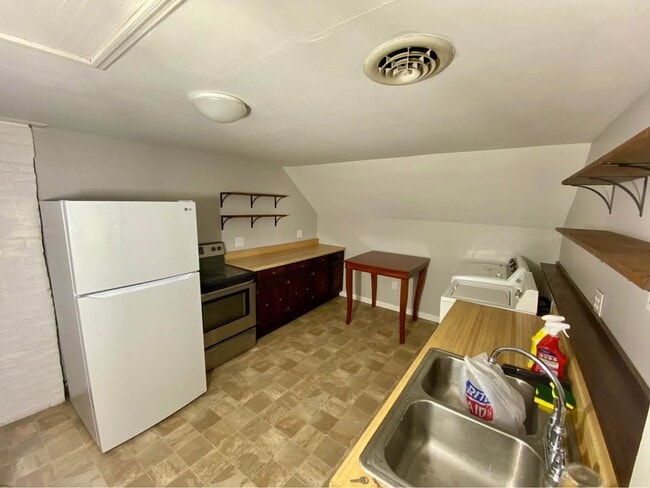 20 Terra Cotta Ave, Unit 2 - Upstairs in Glens Falls, NY - Building Photo - Building Photo