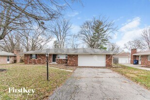 324 Hopkins Rd in Indianapolis, IN - Building Photo