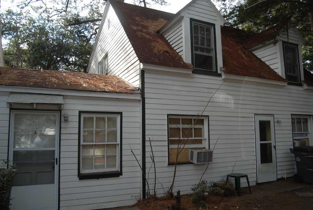 1131 Leesville St in North Charleston, SC - Building Photo