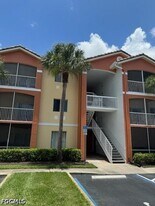 6360 Aragon Way in Ft. Myers, FL - Building Photo