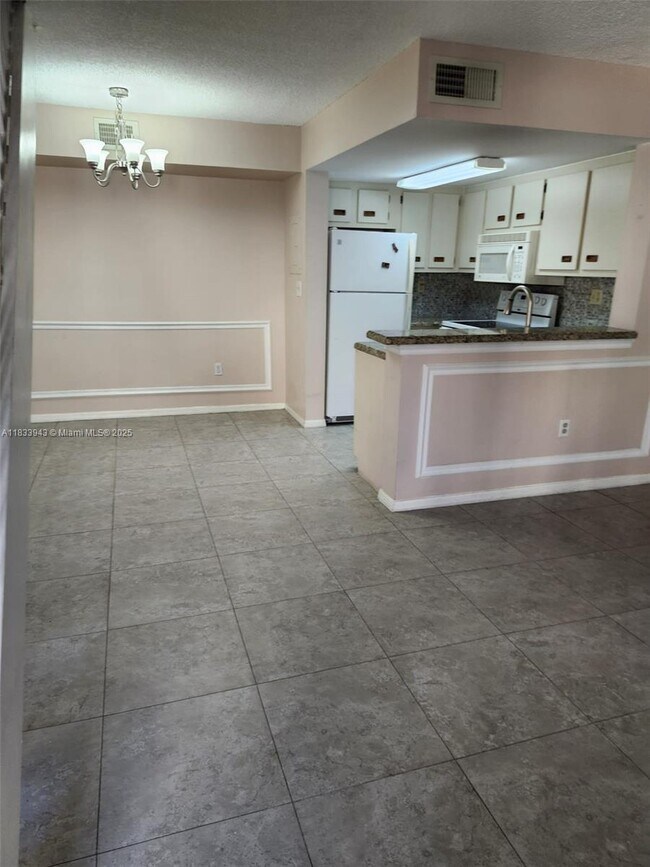 665 NW 85th Pl in Miami, FL - Building Photo - Building Photo