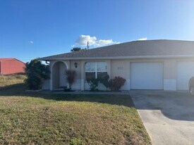 812 NE 8th St in Cape Coral, FL - Building Photo