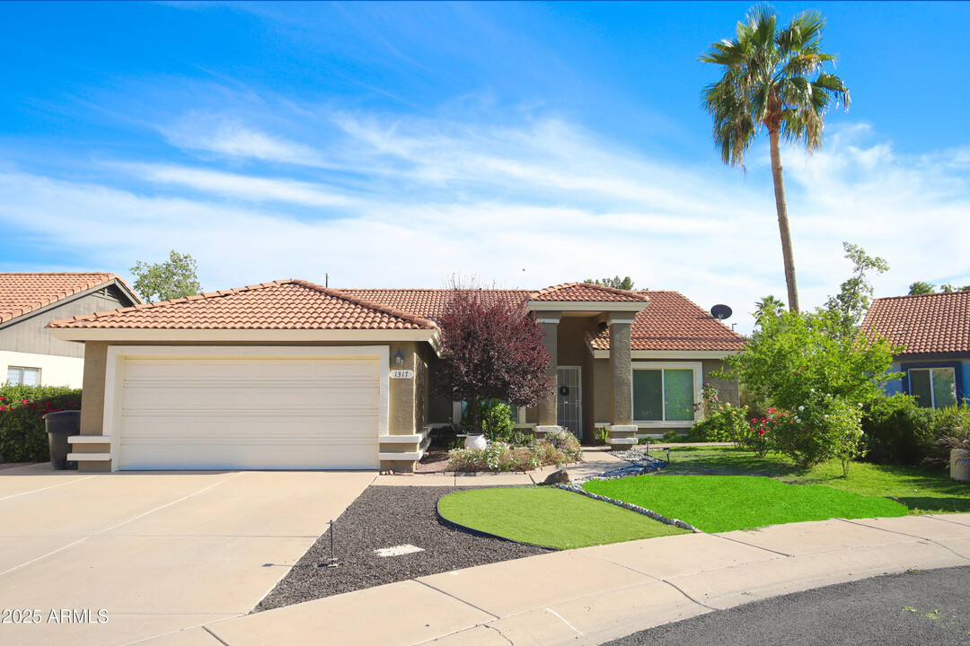 1317 E San Angelo Ave in Gilbert, AZ - Foto de edificio