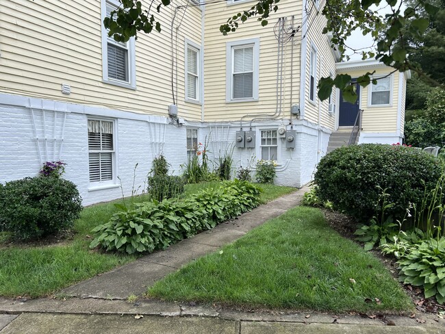 18 Elm St-Unit -REAR in Stonington, CT - Foto de edificio - Building Photo