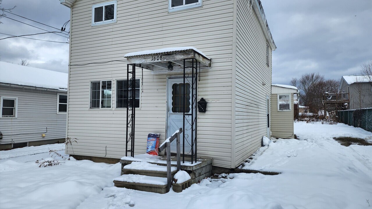 1608-1608 1/2 Avenue B in Olean, NY - Building Photo