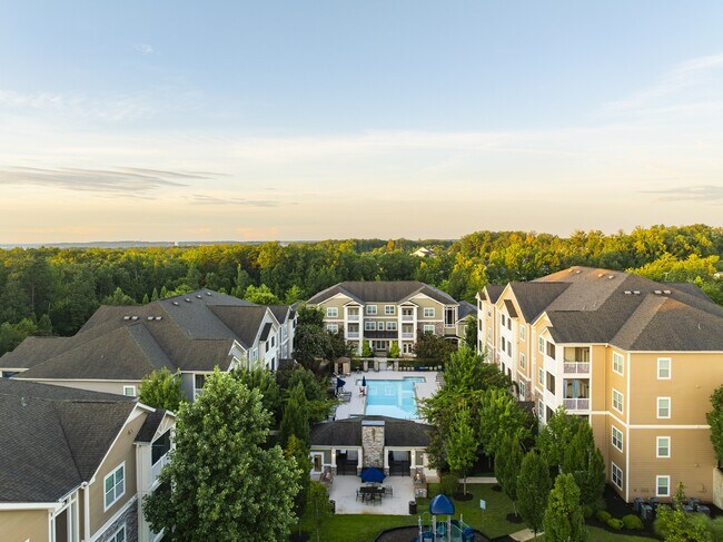 Oasis at Montclair in Dumfries, VA - Foto de edificio - Building Photo