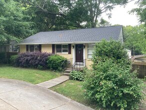 1205 Ogilvie Dr NE in Atlanta, GA - Foto de edificio - Building Photo