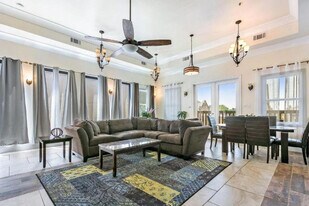 1818 Carondelet St in New Orleans, LA - Building Photo