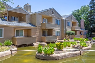 Lakeside Condominiums in Fresno, CA - Building Photo - Building Photo