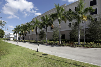 Gulfstream Park Tower in Hallandale Beach, FL - Foto de edificio - Building Photo