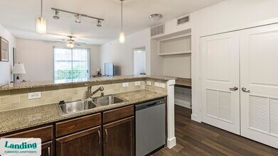 7373 Valley View Ln in Dallas, TX - Building Photo - Building Photo