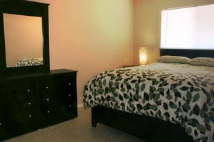 2101 Belshaw St in Mojave, CA - Building Photo