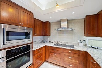 4021 Gulf Shore Blvd N in Naples, FL - Building Photo - Building Photo