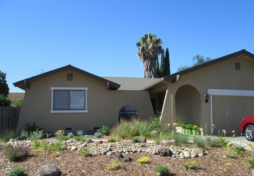 130 Quietwood Dr in Vacaville, CA - Building Photo