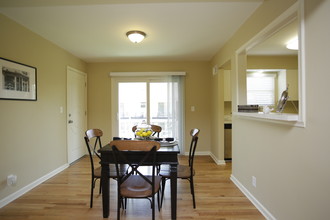 Courtyard Apartments in Overland Park, KS - Building Photo - Interior Photo