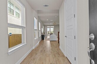 124 Oakstone Dr in Andice, TX - Building Photo - Building Photo