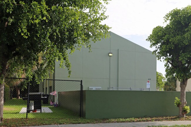 619 6th St in West Palm Beach, FL - Building Photo - Building Photo